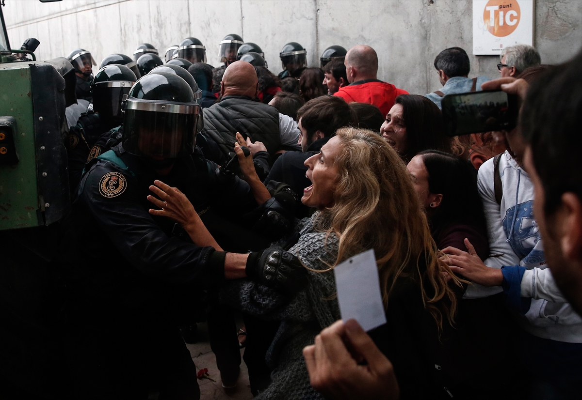 Katalonya'da referandum gerginliği: 465 yaralı - 30