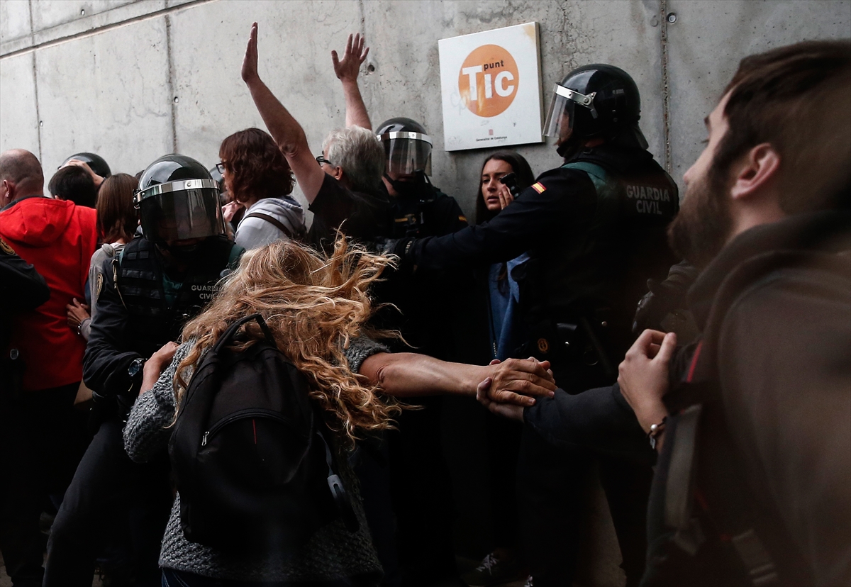 Katalonya'da referandum gerginliği: 465 yaralı - 31