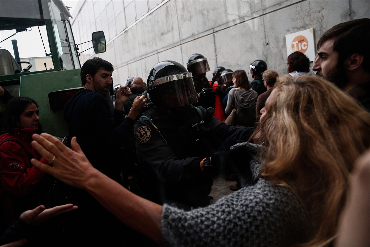 Katalonya'da referandum gerginliği: 465 yaralı - 32