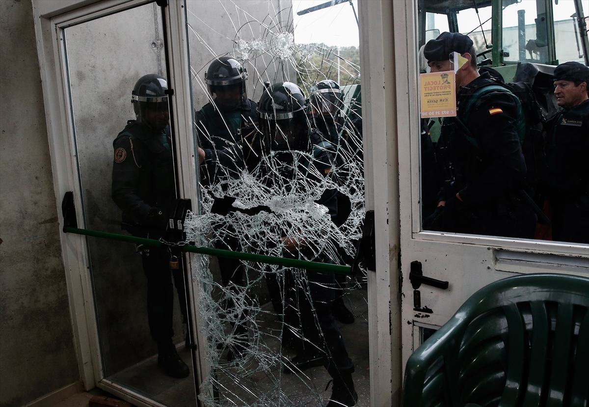 Katalonya'da referandum gerginliği: 465 yaralı - 0