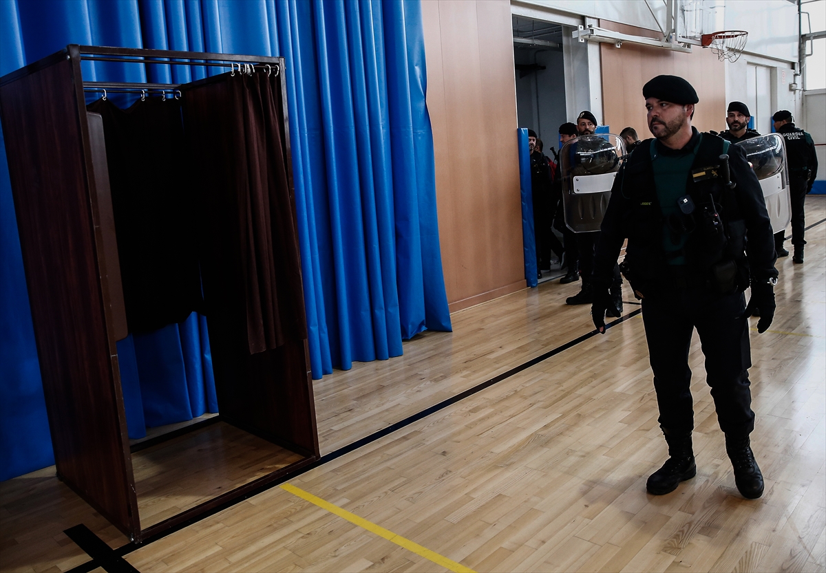 Katalonya'da referandum gerginliği: 465 yaralı - 0