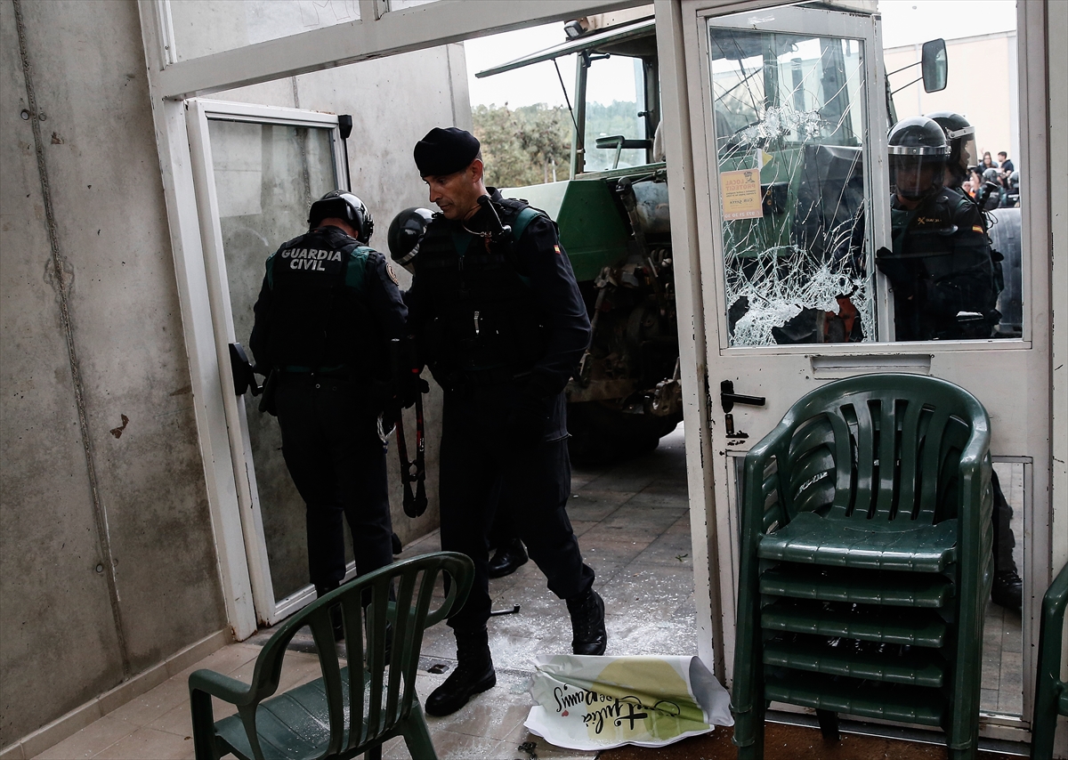 Katalonya'da referandum gerginliği: 465 yaralı - 0