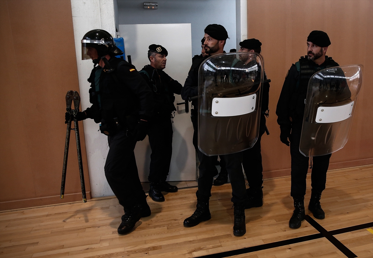 Katalonya'da referandum gerginliği: 465 yaralı - 0