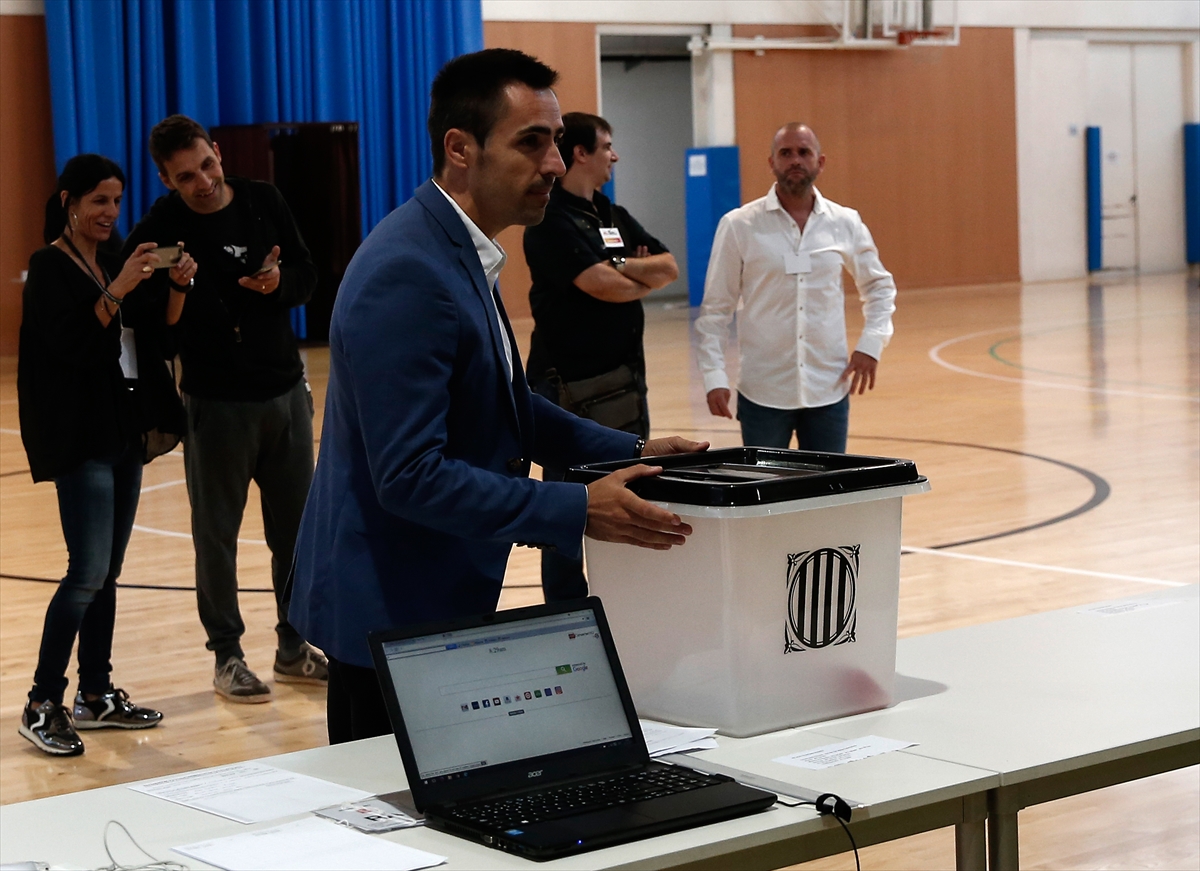 Katalonya'da referandum gerginliği: 465 yaralı - 0