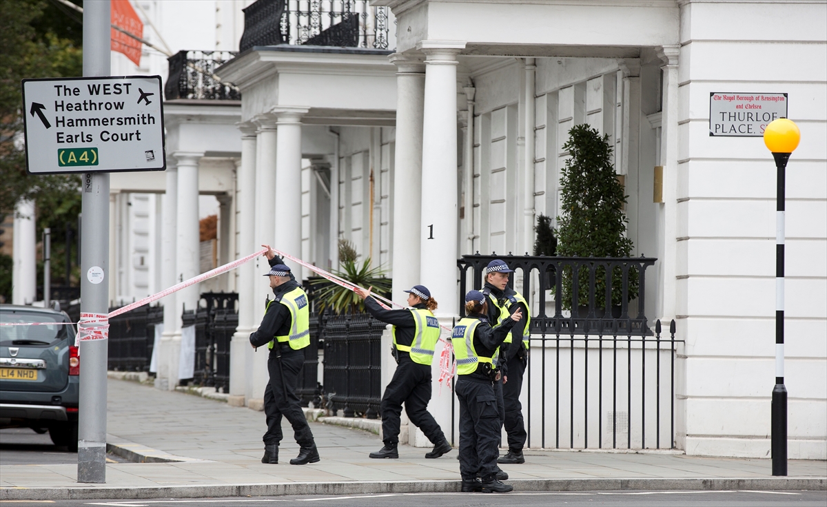 Londra'da araç yayalara çarptı - 0