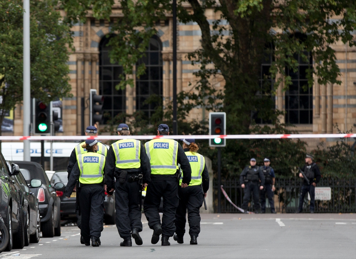 Londra'da araç yayalara çarptı - 0