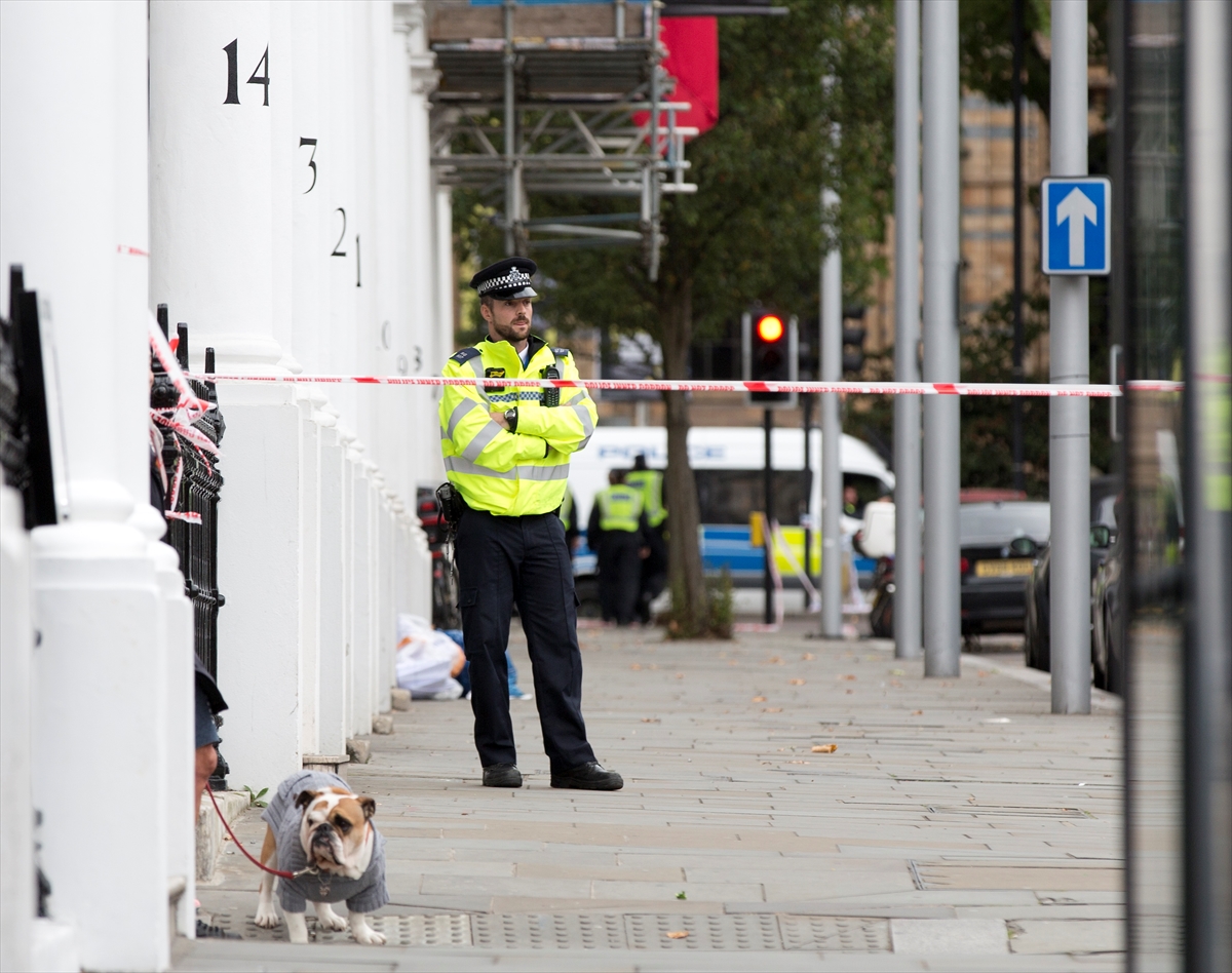 Londra'da araç yayalara çarptı - 0