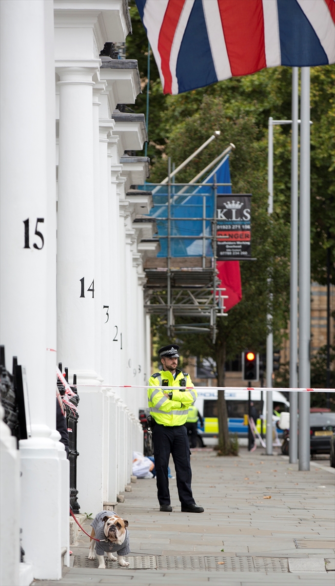 Londra'da araç yayalara çarptı - 0