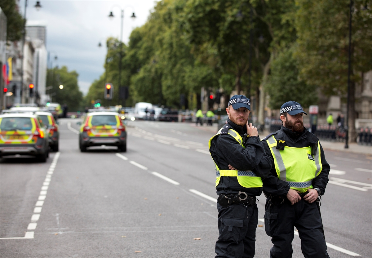 Londra'da araç yayalara çarptı - 0