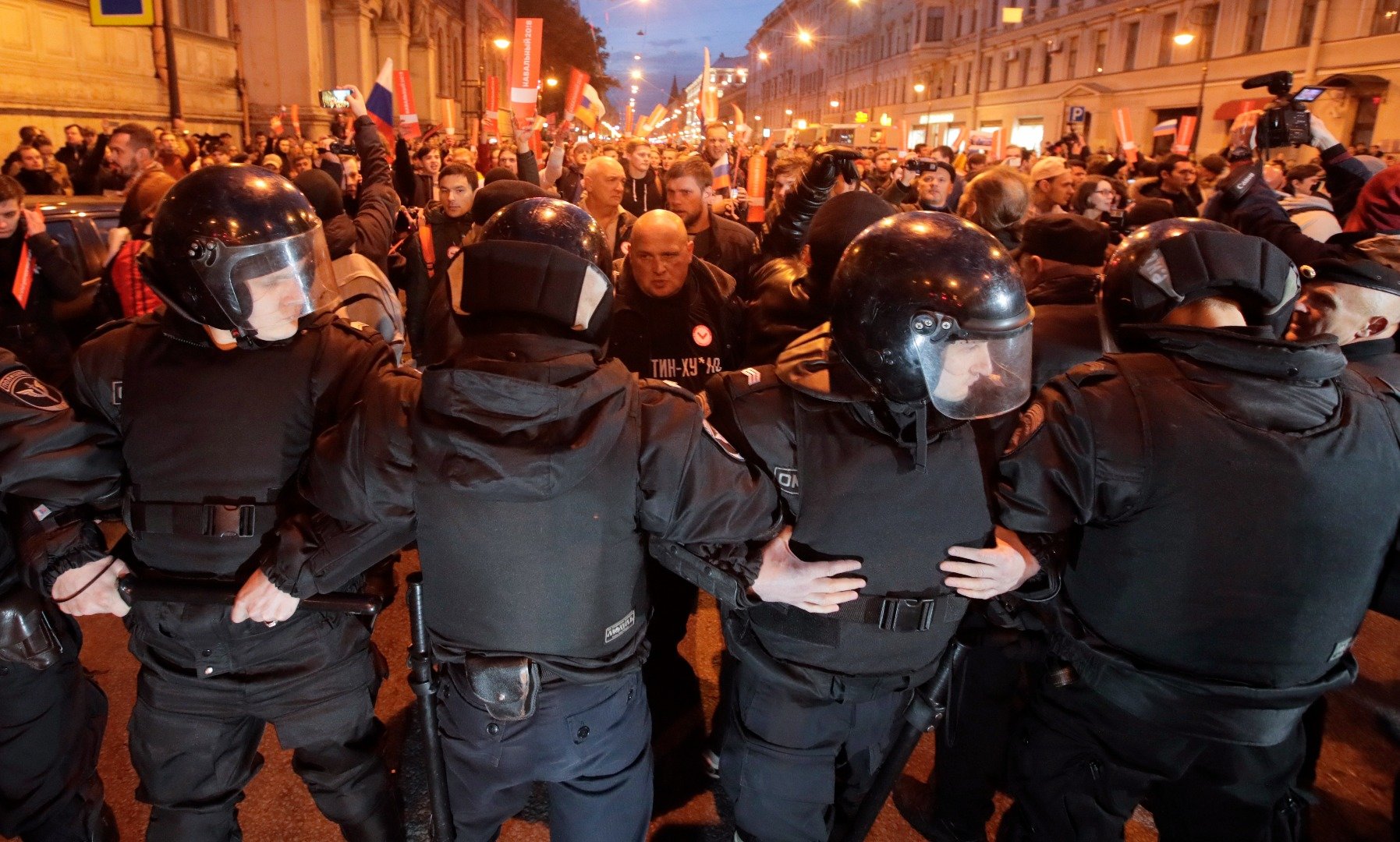 Putin doğum gününde protesto edildi! - 0