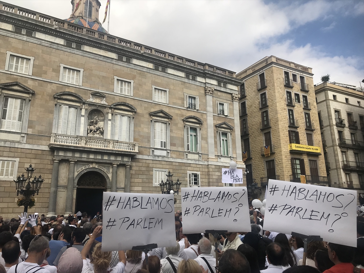 İspanya'da 'konuşalım' eylemi - 0