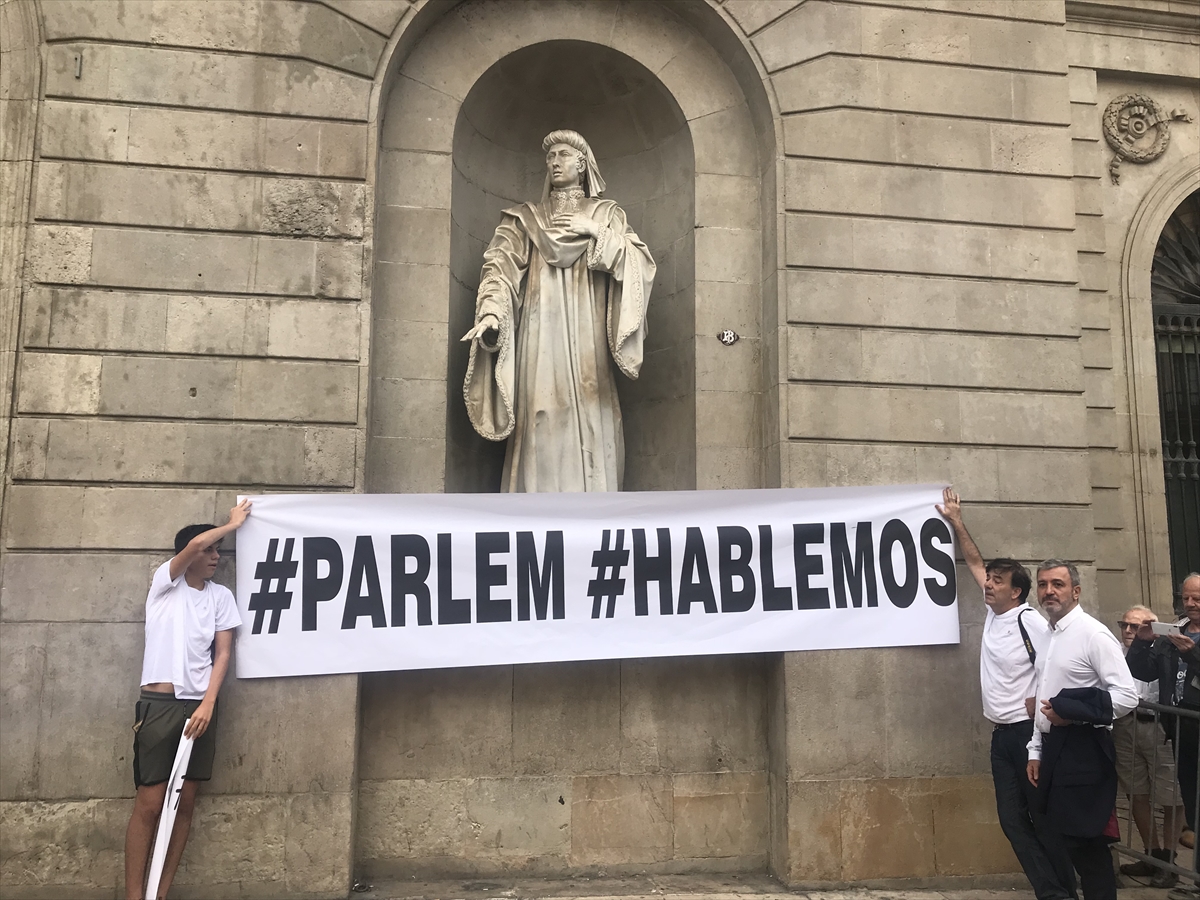 İspanya'da 'konuşalım' eylemi - 0