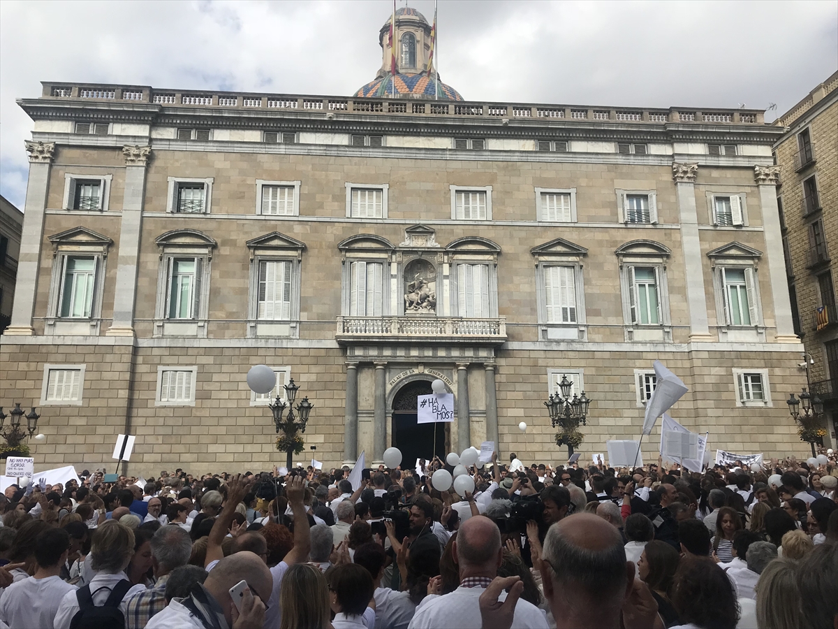 İspanya'da 'konuşalım' eylemi - 0