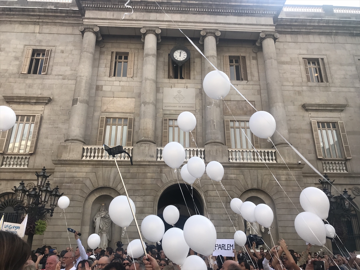 İspanya'da 'konuşalım' eylemi - 0