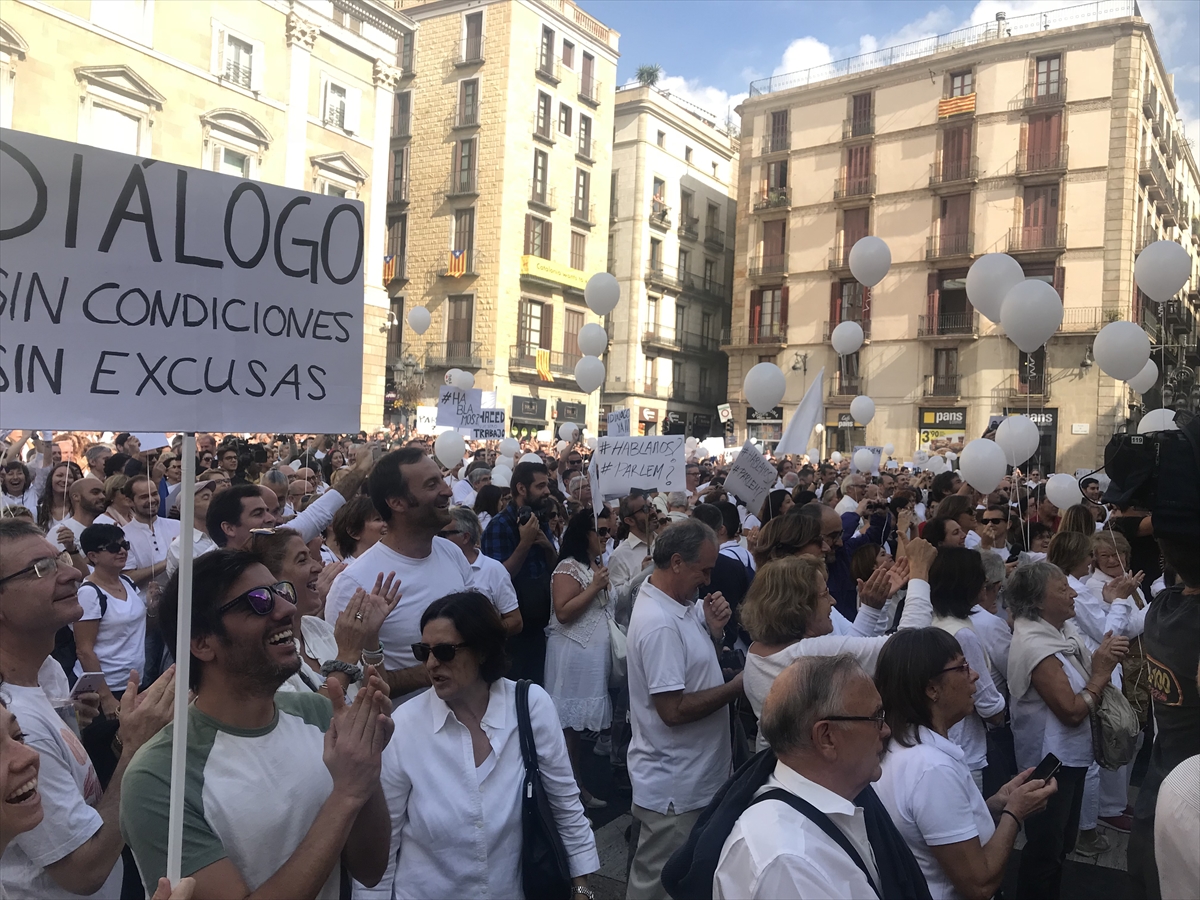 İspanya'da 'konuşalım' eylemi - 0