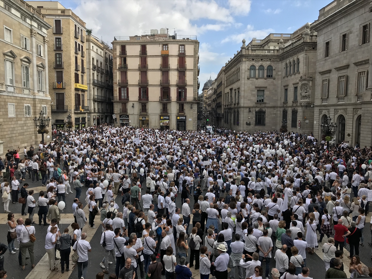 İspanya'da 'konuşalım' eylemi - 0