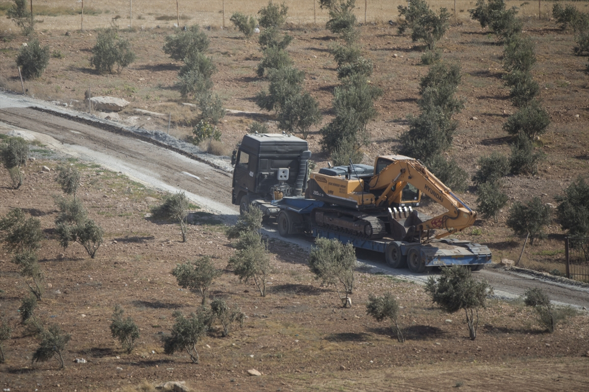Sınırda askeri hareketlilik sürüyor - 0