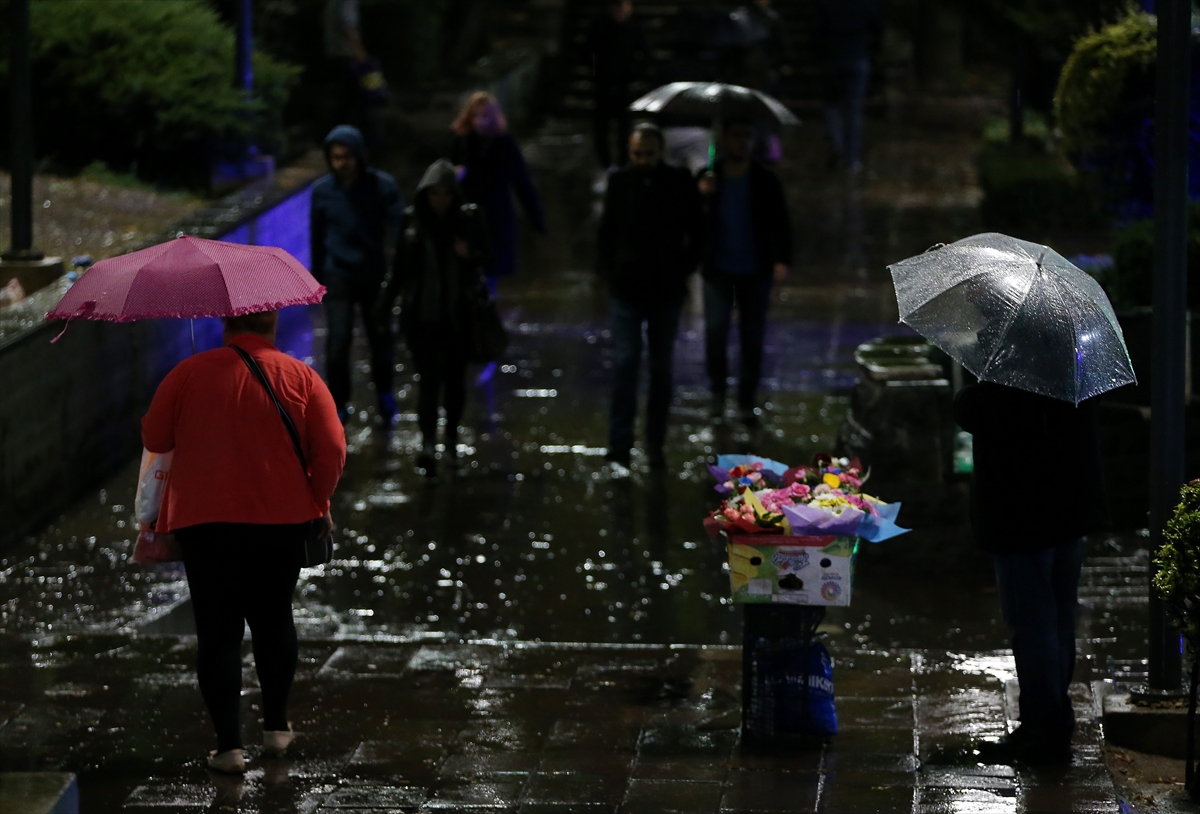 Ankara'da yağış hayatı olumsuz etkiledi - 0
