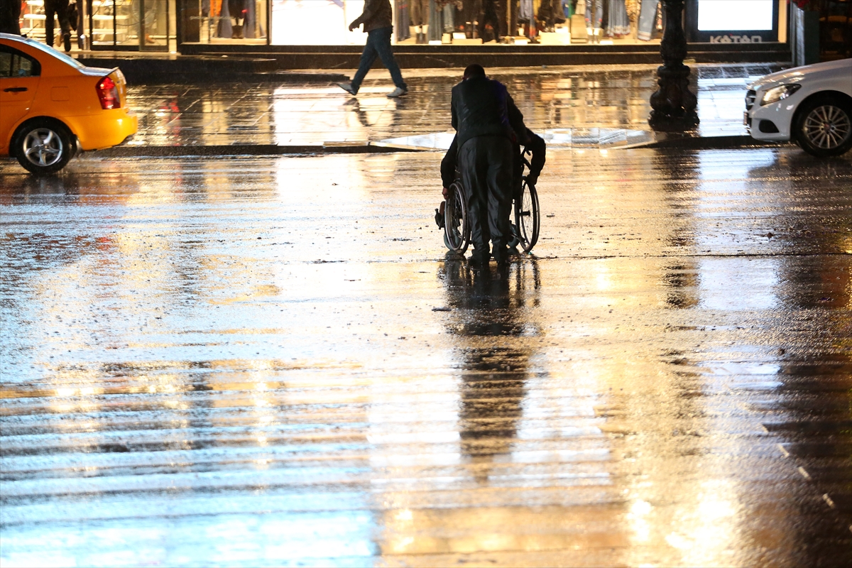 Ankara'da yağış hayatı olumsuz etkiledi - 0