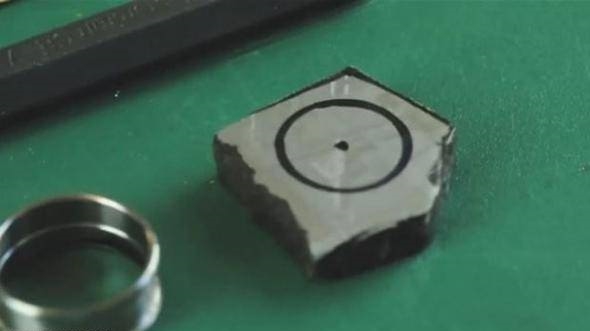 İnternetten satın aldığı meteordan yüzük yaptı - 3