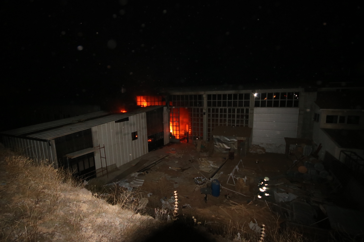 Mobilya fabrikasında yangın - 0