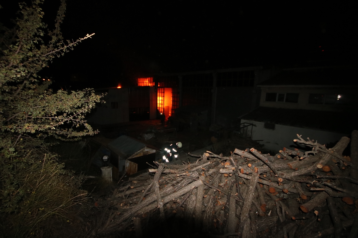 Mobilya fabrikasında yangın - 0