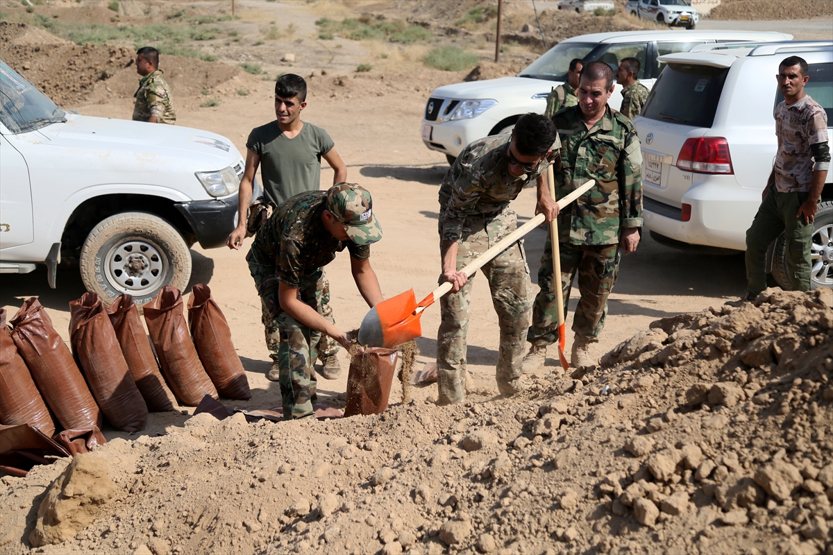 Peşmerge ve Irak güçleri karşılıklı hendek kazıyor! - 0