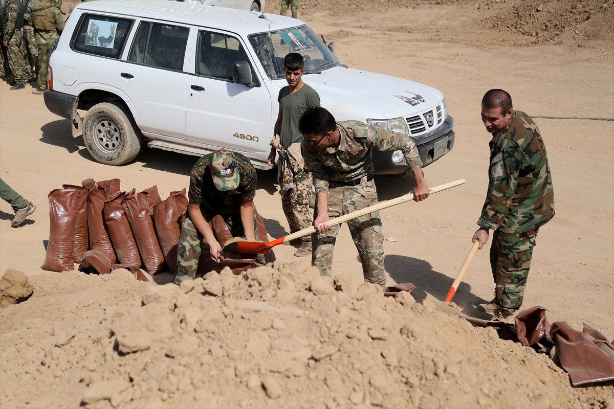 Peşmerge ve Irak güçleri karşılıklı hendek kazıyor! - 0