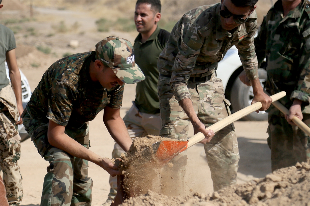 Peşmerge ve Irak güçleri karşılıklı hendek kazıyor! - 0