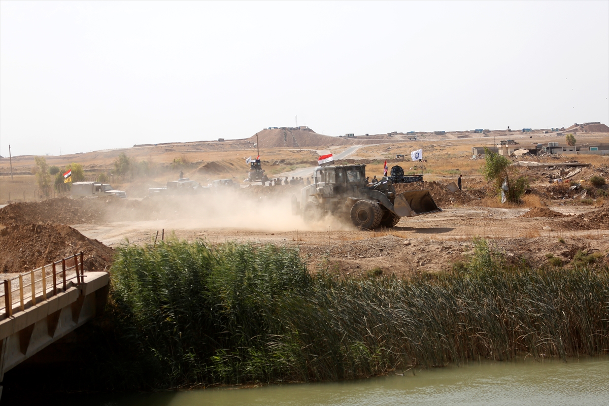 Peşmerge ve Irak güçleri karşılıklı hendek kazıyor! - 0