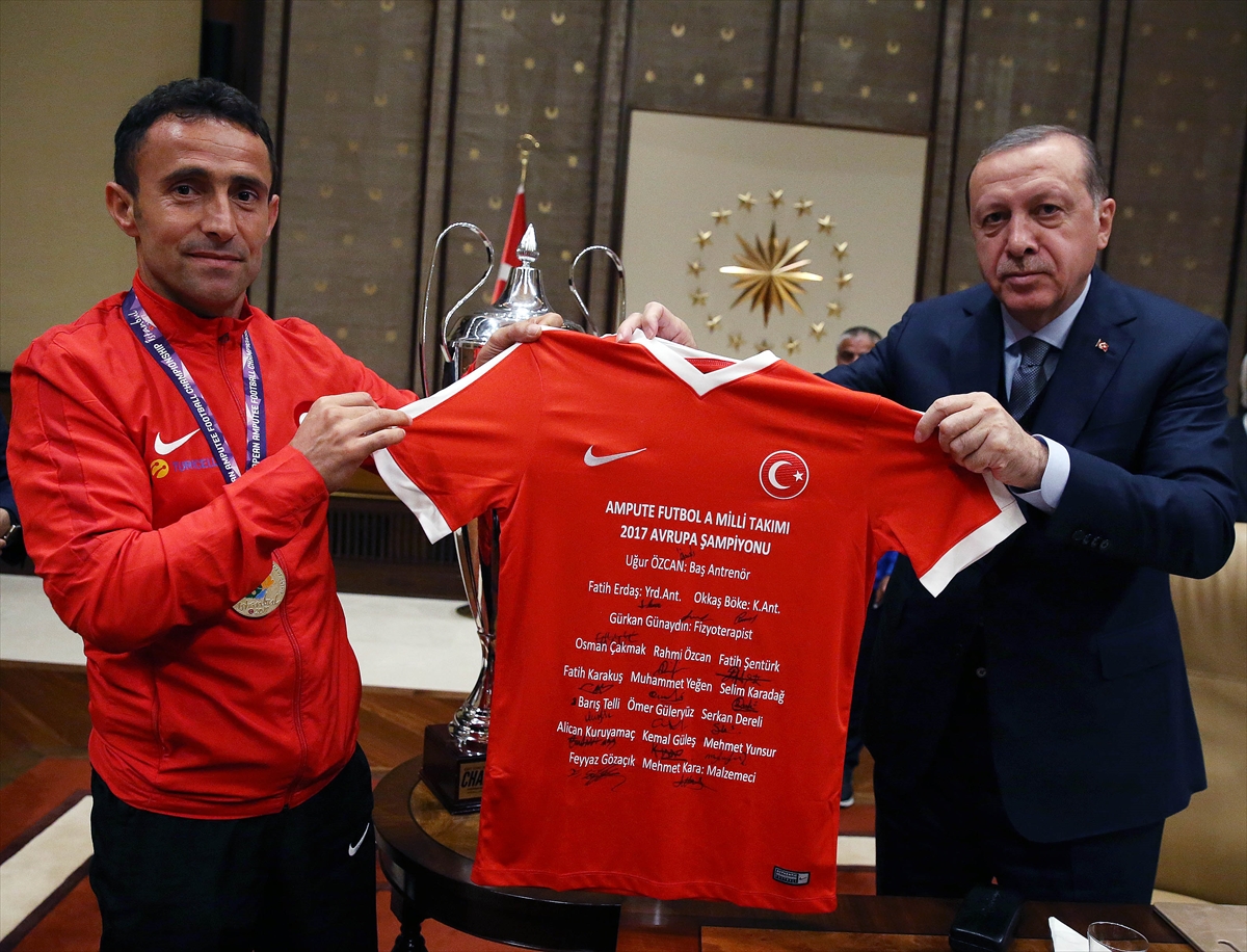 Cumhurbaşkanı Erdoğan Ampute Milli takımını kabul etti - 0