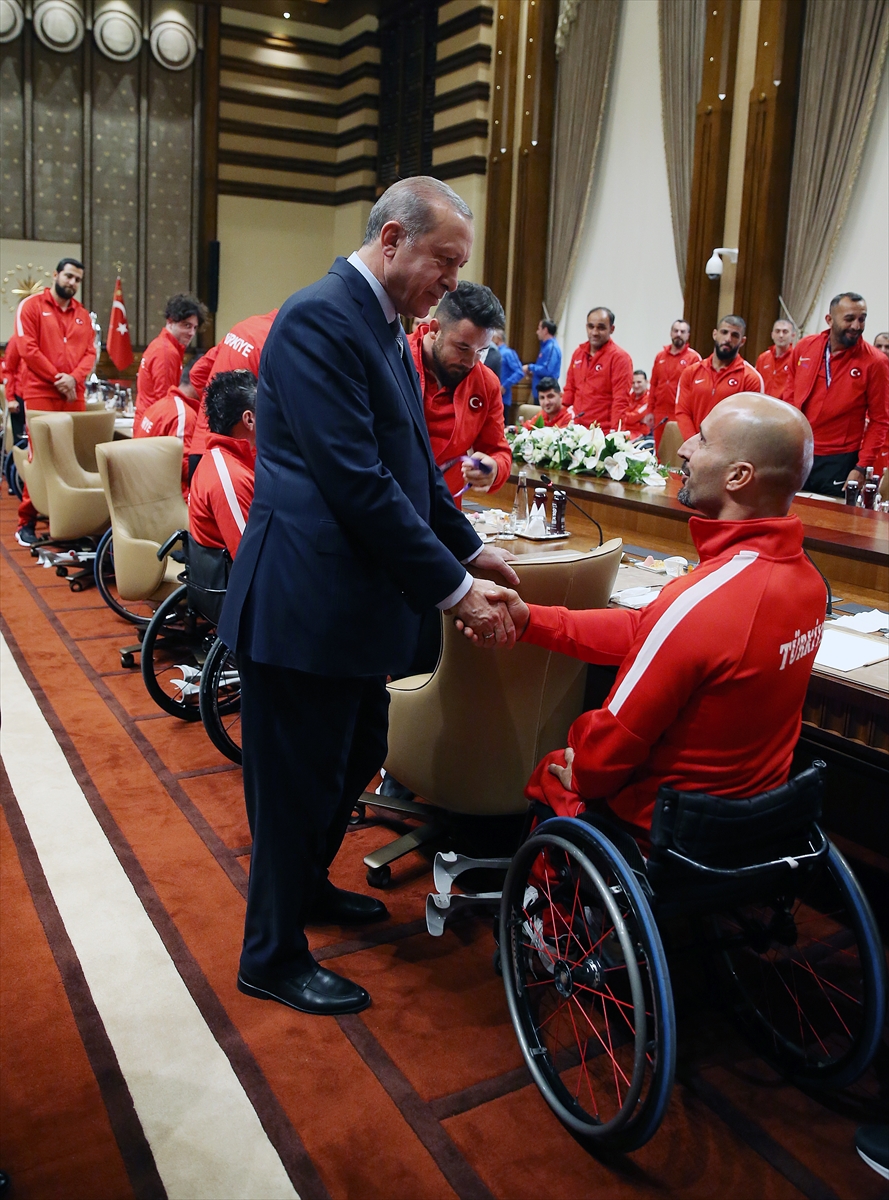 Cumhurbaşkanı Erdoğan Ampute Milli takımını kabul etti - 0