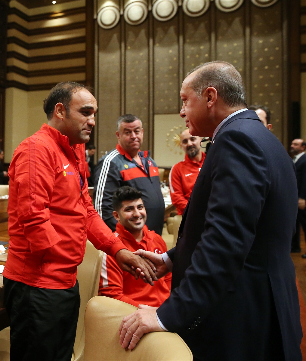 Cumhurbaşkanı Erdoğan Ampute Milli takımını kabul etti - 0