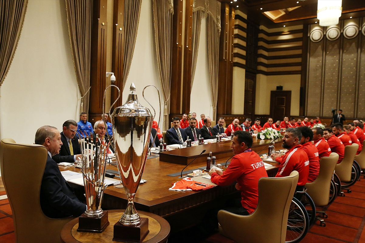 Cumhurbaşkanı Erdoğan Ampute Milli takımını kabul etti - 0