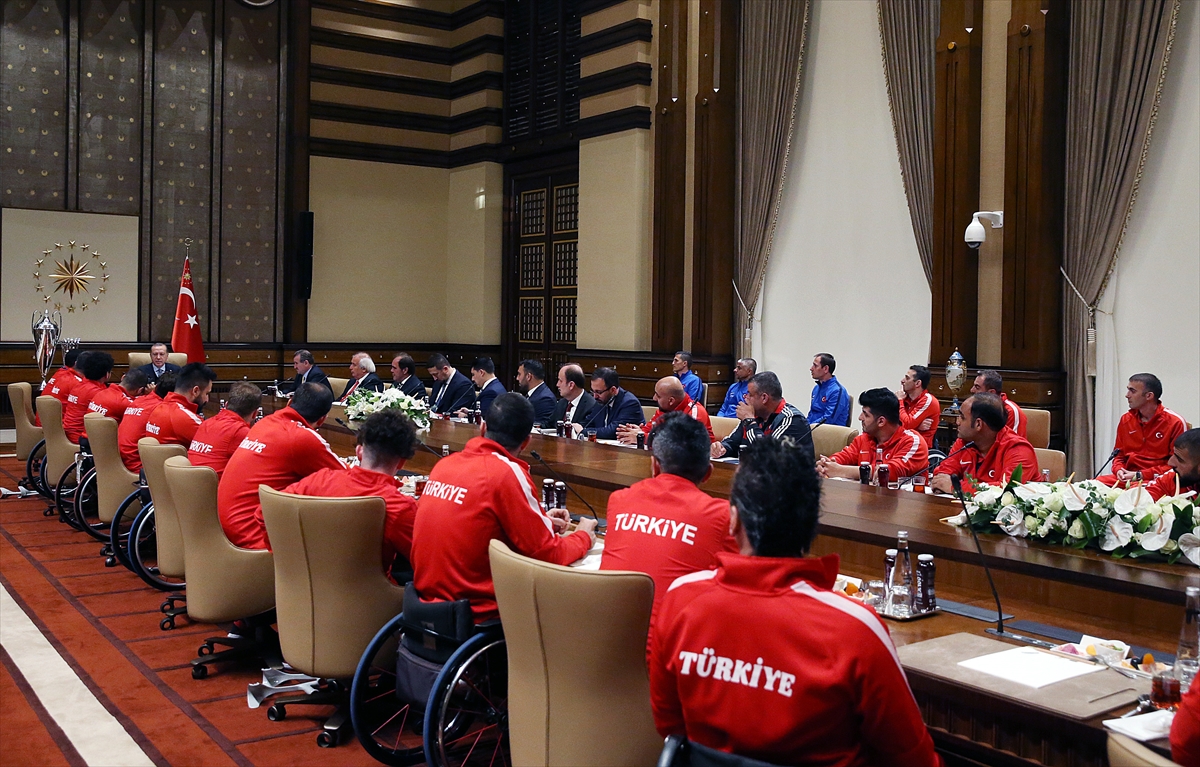 Cumhurbaşkanı Erdoğan Ampute Milli takımını kabul etti - 0