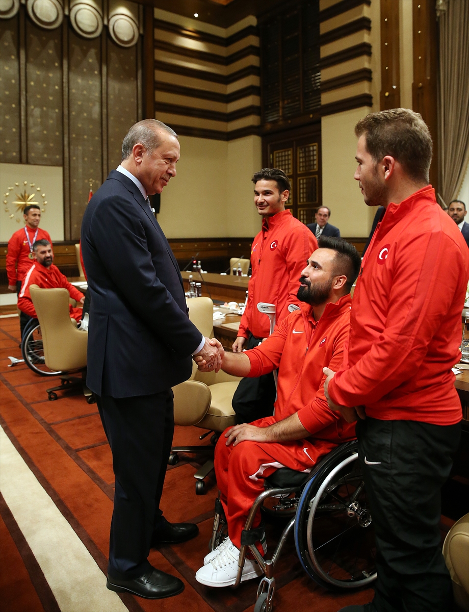 Cumhurbaşkanı Erdoğan Ampute Milli takımını kabul etti - 0