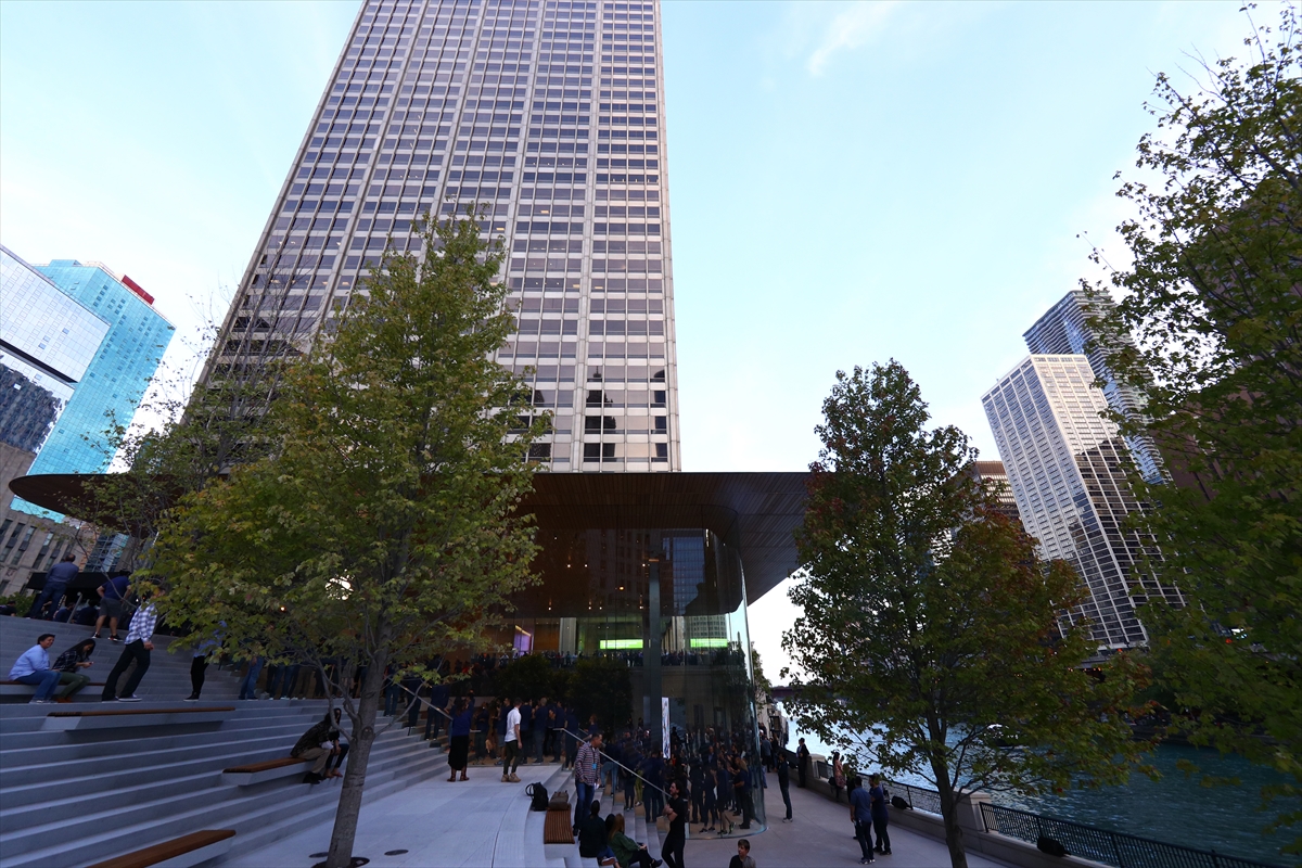 Apple'ın 'MacBook'  şeklindeki yeni mağazası - 7