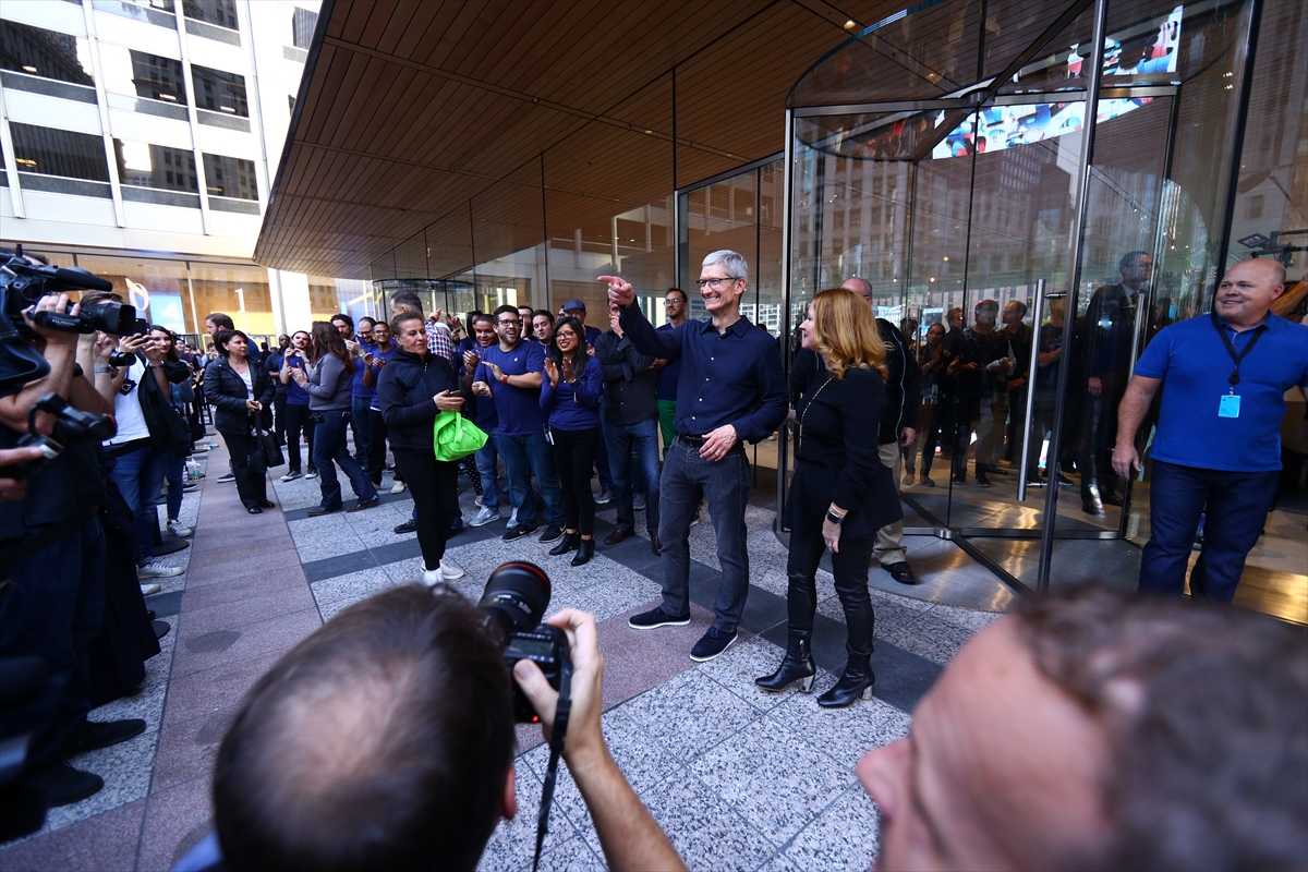 Apple'ın 'MacBook'  şeklindeki yeni mağazası - 8