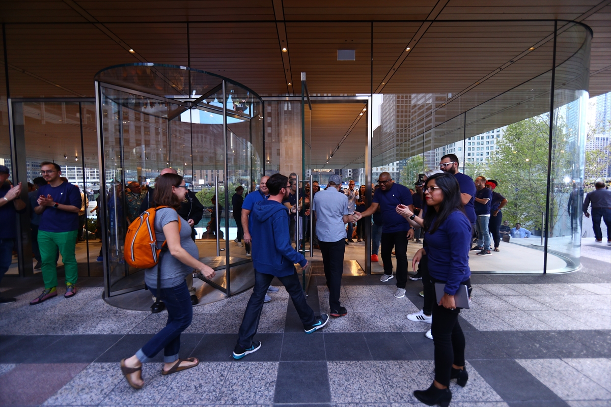 Apple'ın 'MacBook'  şeklindeki yeni mağazası - 9