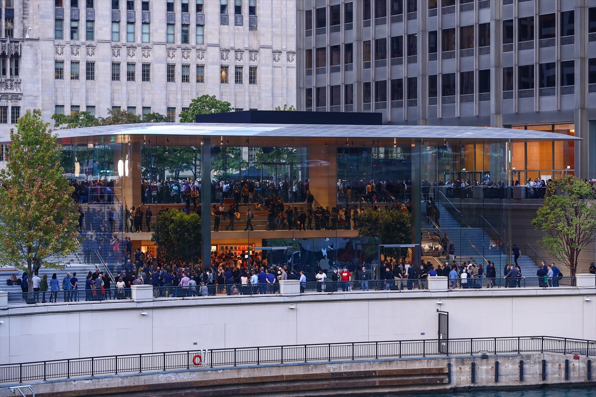 Apple'ın 'MacBook'  şeklindeki yeni mağazası - 12