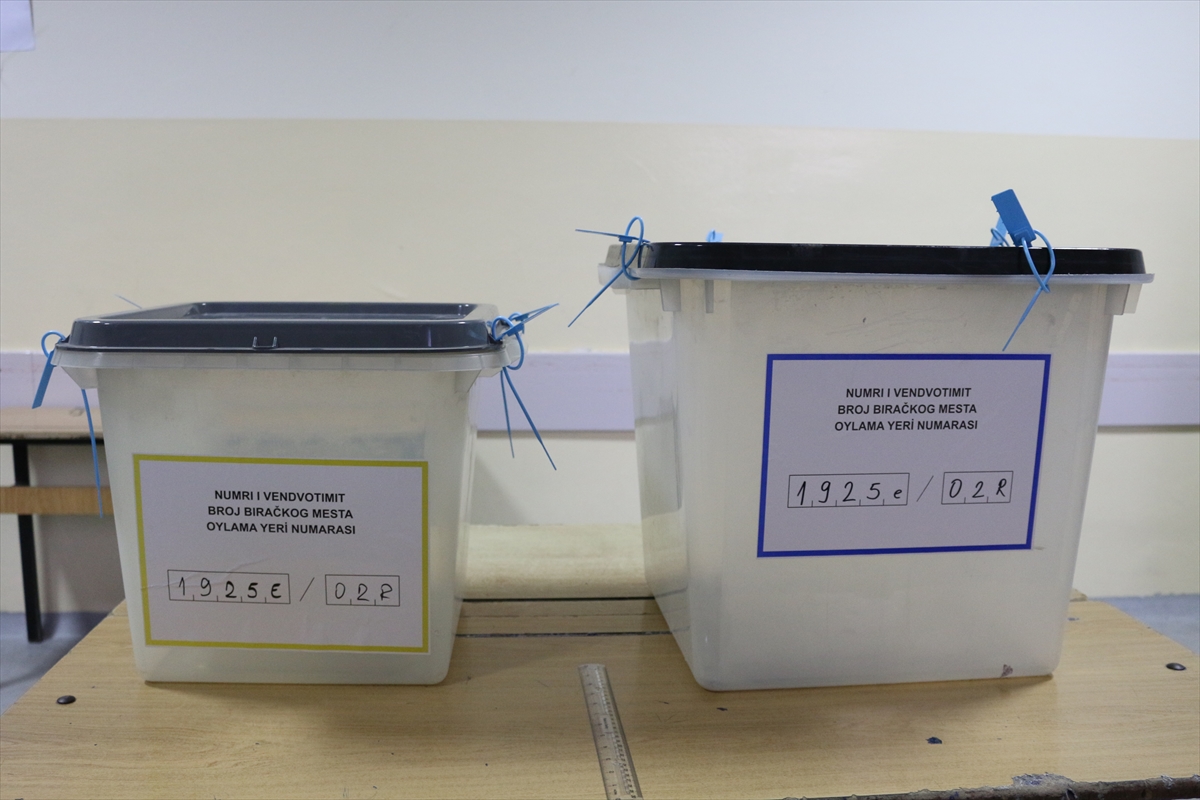 Kosova'da halk sandık başında - 0