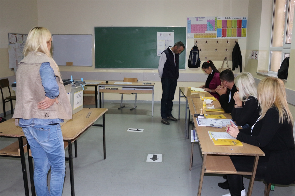 Kosova'da halk sandık başında - 0