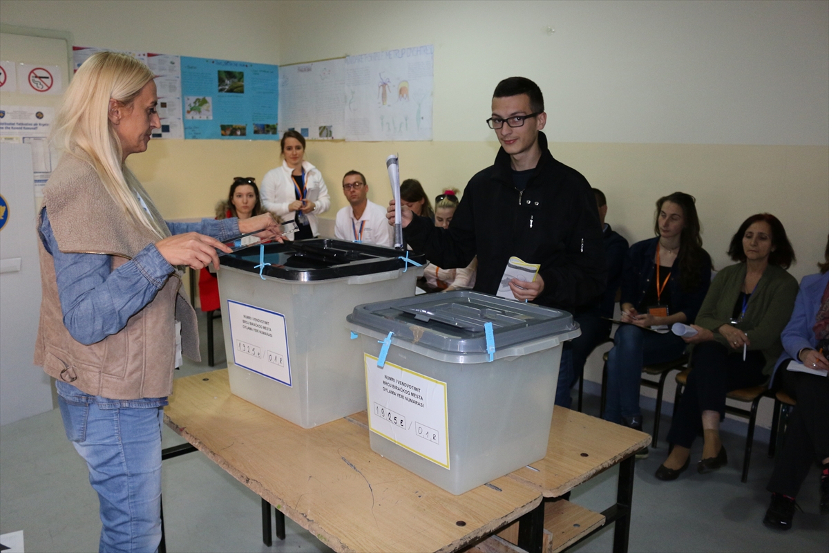 Kosova'da halk sandık başında - 0