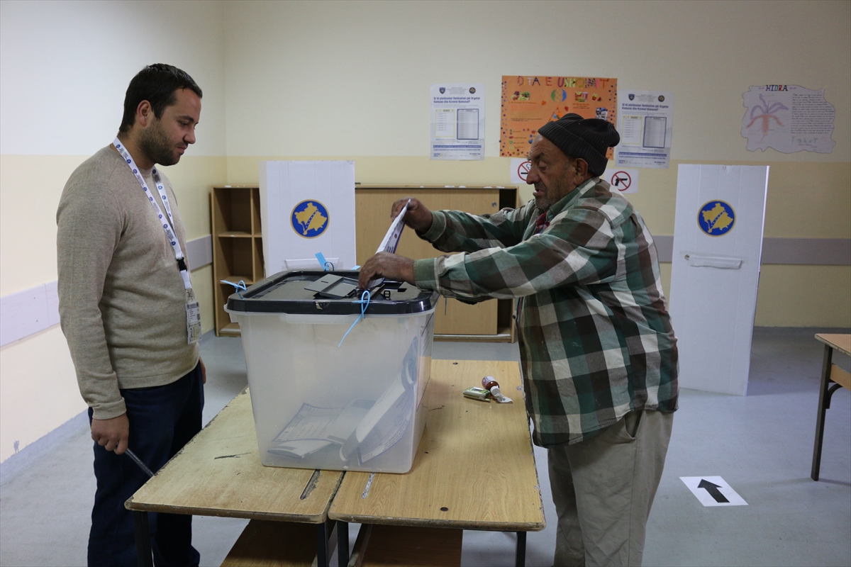 Kosova'da halk sandık başında - 0