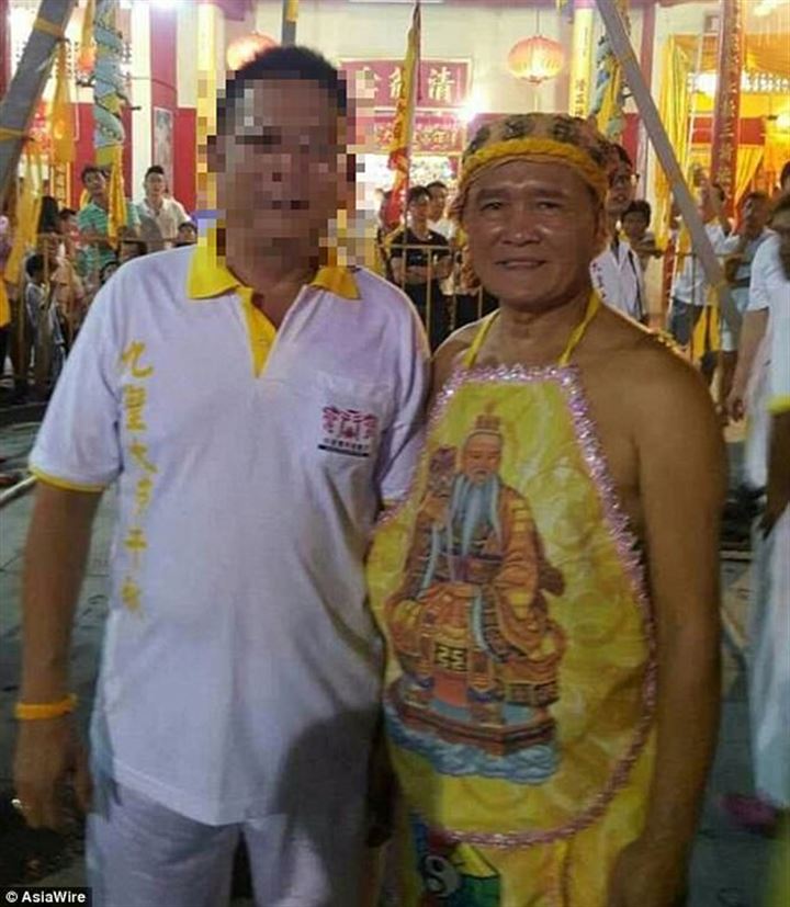 68 yaşındaki adam gösteri sırasında yanarak öldü - 1