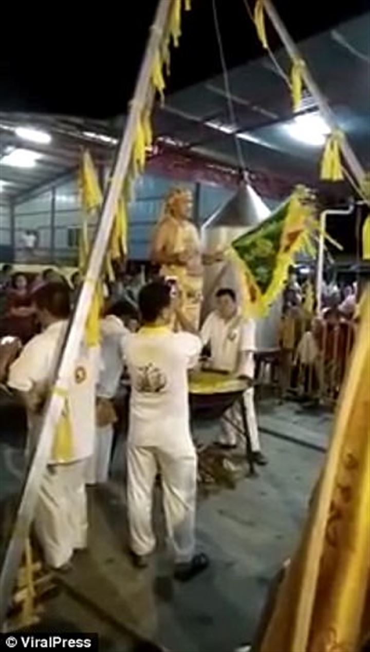 68 yaşındaki adam gösteri sırasında yanarak öldü - 3