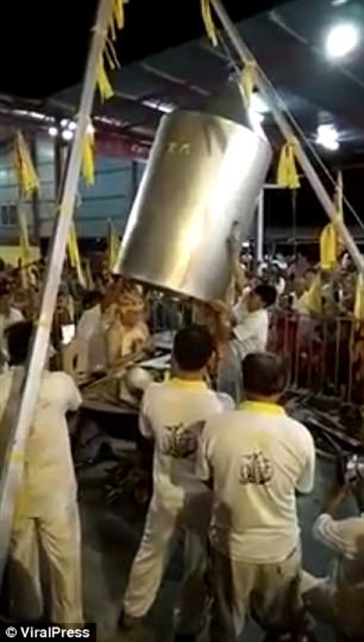 68 yaşındaki adam gösteri sırasında yanarak öldü - 4