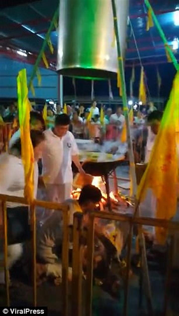 68 yaşındaki adam gösteri sırasında yanarak öldü - 8