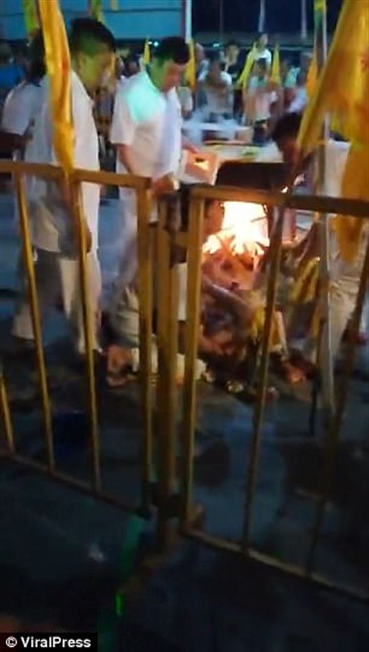 68 yaşındaki adam gösteri sırasında yanarak öldü - 10