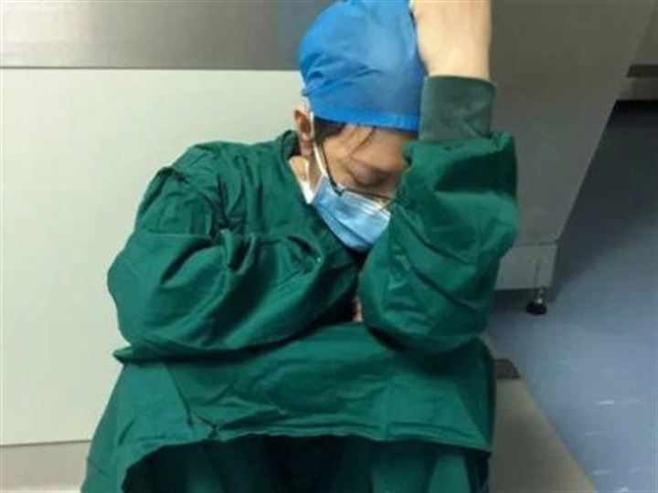 28 saat süren vardiya sonunda doktorlar - 4